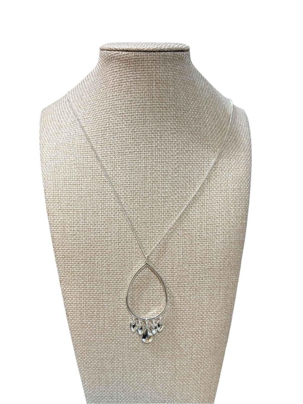 ⭐️ Silver Teardrop Pendant Necklace - Lauren Conrad